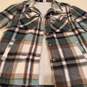 Women’s Oversized Plaid Button-Up Lined Shirt Jacket - Small